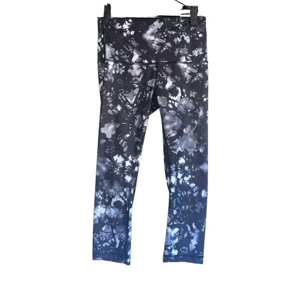Lululemon , black and white floral leggings size 8 excellent condition - Picture 1 of 7